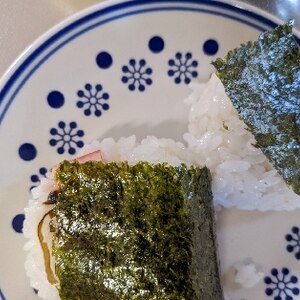 カニカマと塩昆布のおにぎり♡